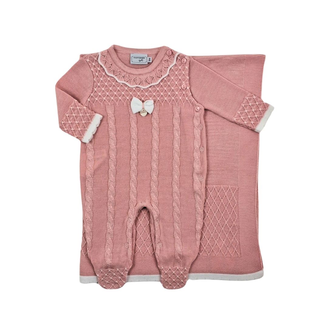 Saída Maternidade Noruega – Sofisticação em Tricot para Receber Seu Bebê