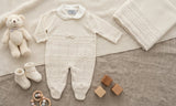 Saída Maternidade Noruega – Tricot Macio e Elegante para a Chegada Especial
