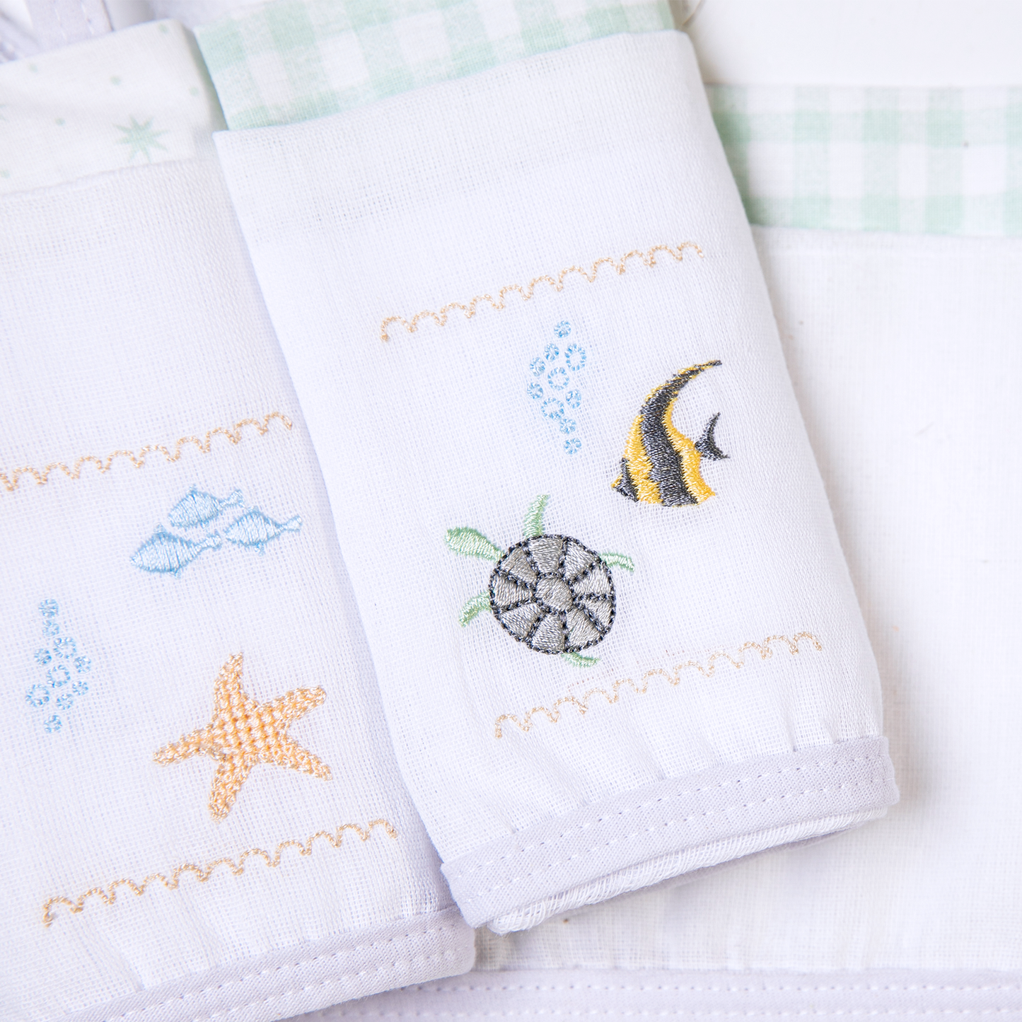 Kit Paninho de Boca Bordados Papi com Prendedor de Chupeta – 3 Unidades 40x40cm Fundo do Mar