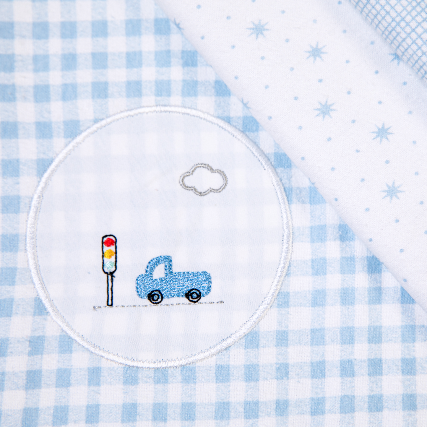 Cueiro Flanelado Bordados Papi carros coloridos 80x80cm – Conforto e Qualidade Exclusiva