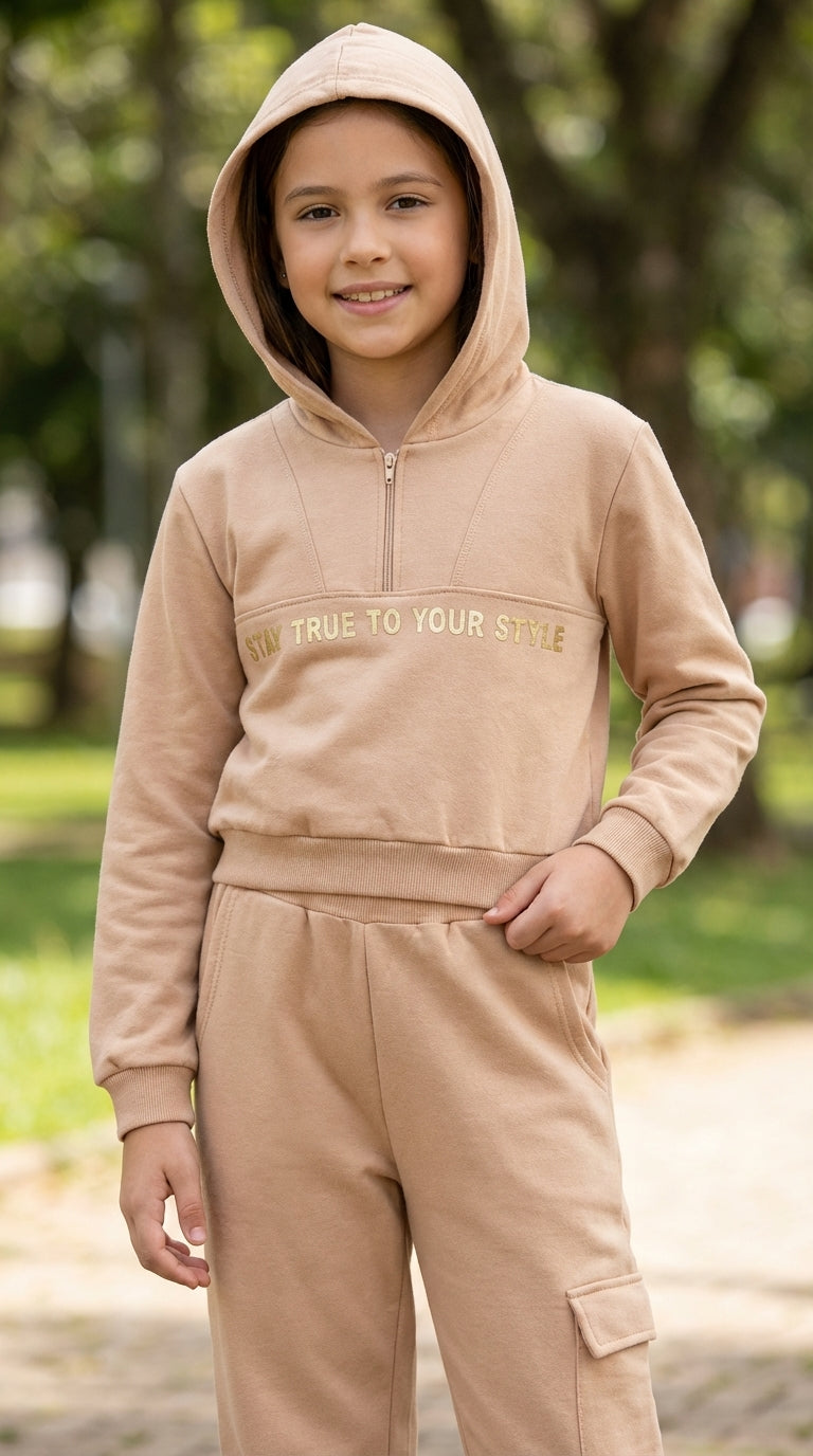 Conjunto de Moletom com Zipper, Capuz e Estampa Foil – Conforto e Estilo Brilhante