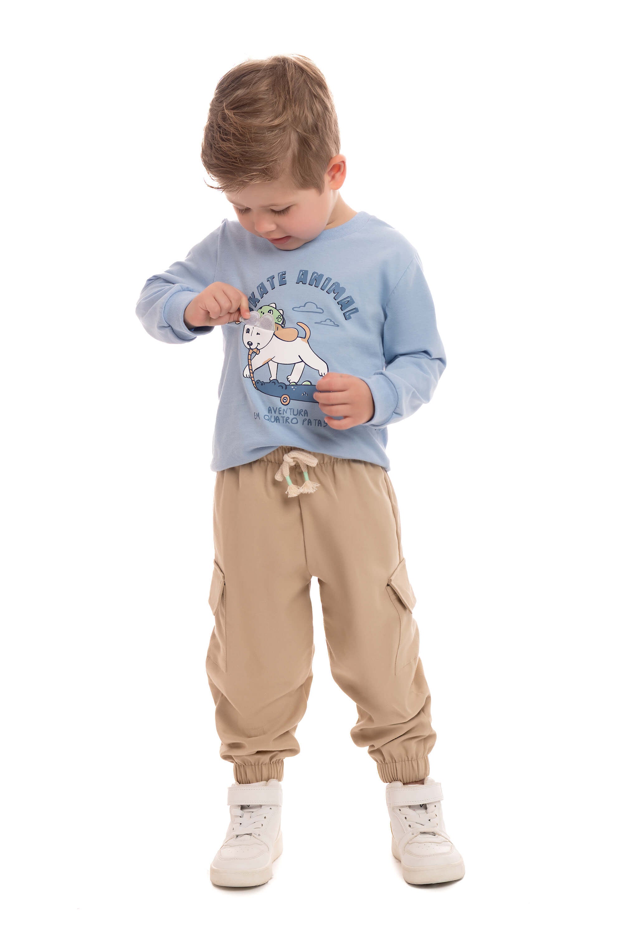 Calça Infantil Masculina em Sarja – Estilo, Conforto e Resistência para o Dia a Dia