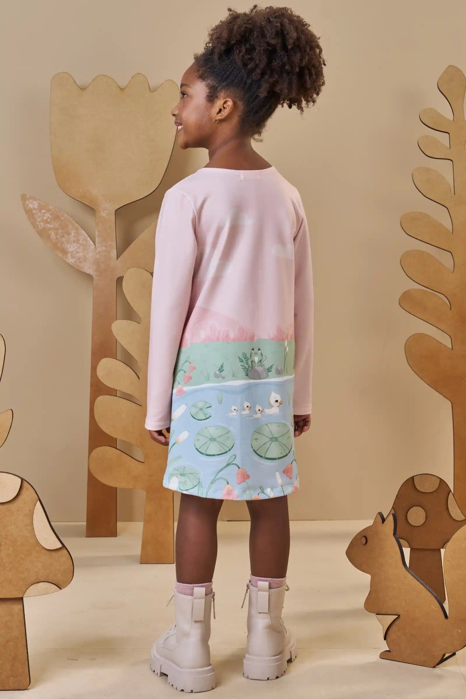 Vestido Infantil Feminino Manga Longa Mia – Encanto e Diversão em Rosa Claro