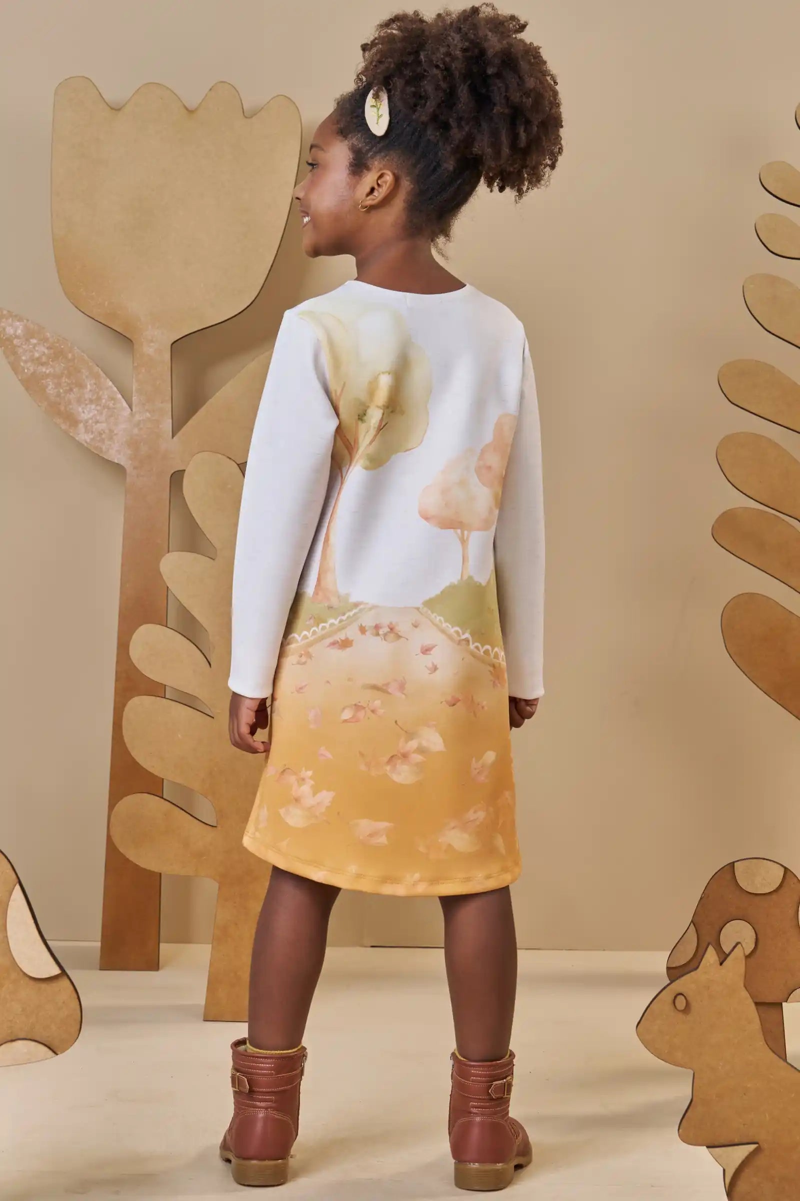 Vestido Infantil Feminino Manga Longa – Charme Outonal em Bege Claro