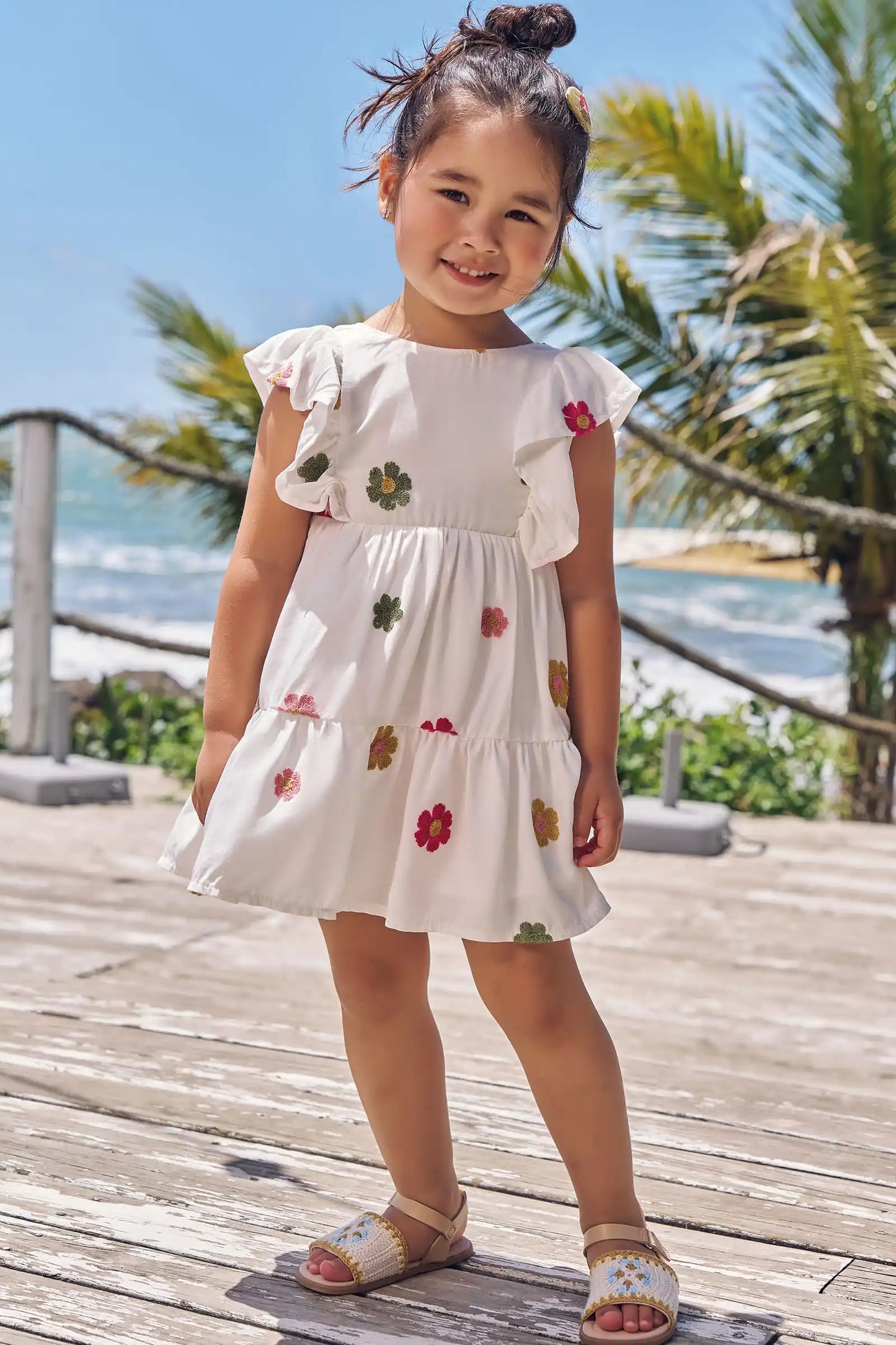 Vestido Infantil Branco Bordado – Leve e Encantador