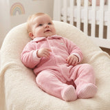 Macacão Longo de Bebê Off-White com Bordado de Ursinho para Conforto Diário