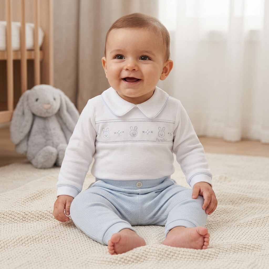 Conjunto Bebê com Body Bordado e Calça Azul Confortável