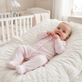 Macacão de Bebê Rosa com Estampa Delicada para Conforto Diário
