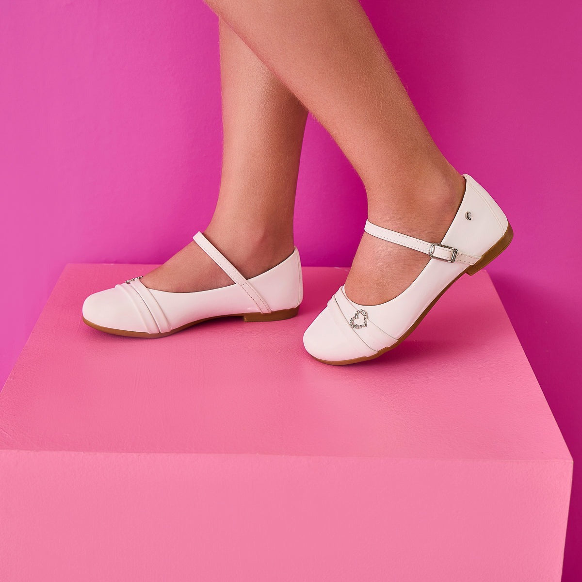 Sapato Infantil Feminino Angel Coração Strass Branco
