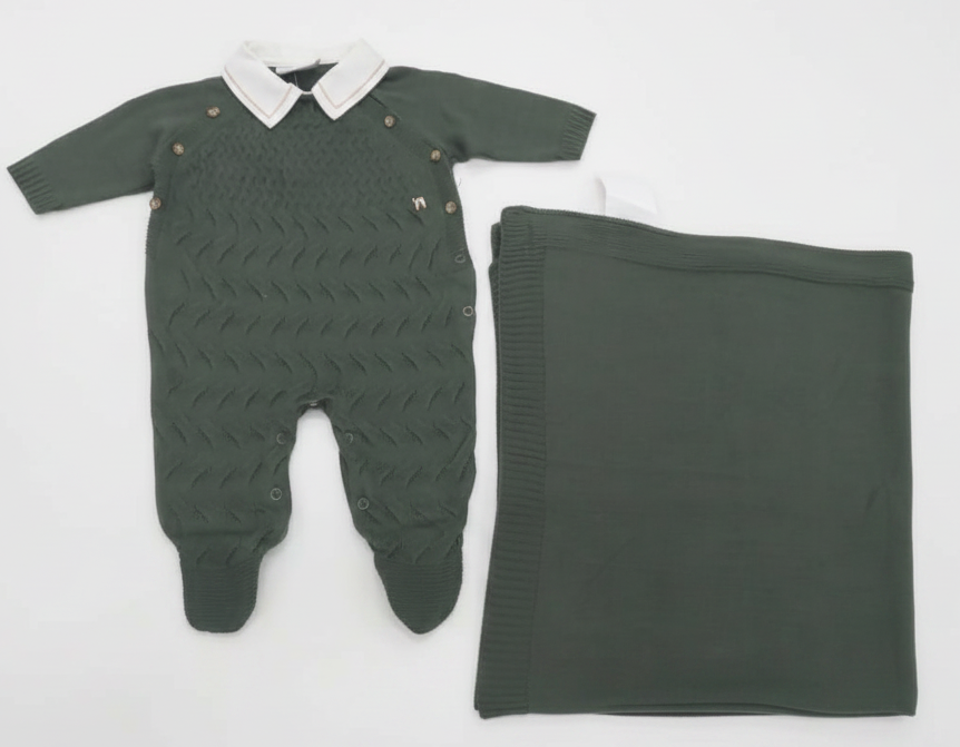Saída Maternidade em Tricot Noruega – Delicadeza e Estilo nos Primeiros Momentos