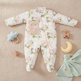 Macacão Feminino Bebê em Plush Floral com Ursinha